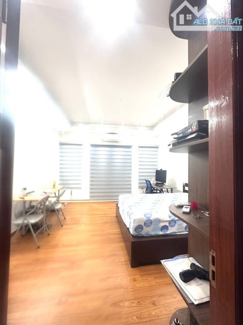 Bán nhà Yên Lạc 47/54m2, 5T, mt 4.5m lô góc, ngõ thông phân lô, oto vào nhà. Giá 15.6 tỷ