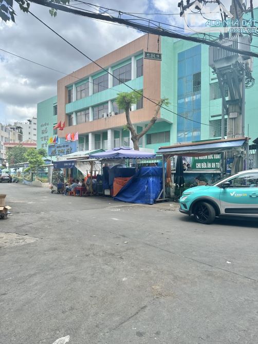 Hẻm 6M ô tô vào nhà ngay Phố Ẩm Thực Hồ Thị Kỷ. 3 tầng còn mới. Ngang 6m đẹp. Chỉ 6,x tỷ - 8