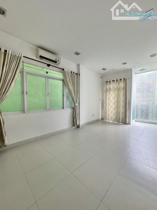 Bán nhà hẻm 343 Tô Hiến Thành. Q10. 5 tầng BTCT. Ngang 4.5m. Sổ vuông đẹp. Giá 11,x tỷ - 8
