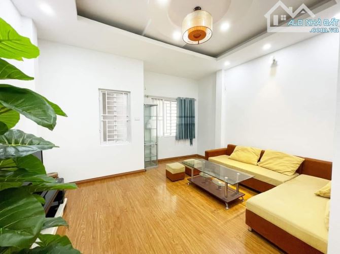 Không Thể Bỏ Qua Nhà Đẹp, Ngõ Ba Gác Phố Đội Cấn, Ba Đình, Xây 5 Tầng DT 42m2, 8 tỷ - 9