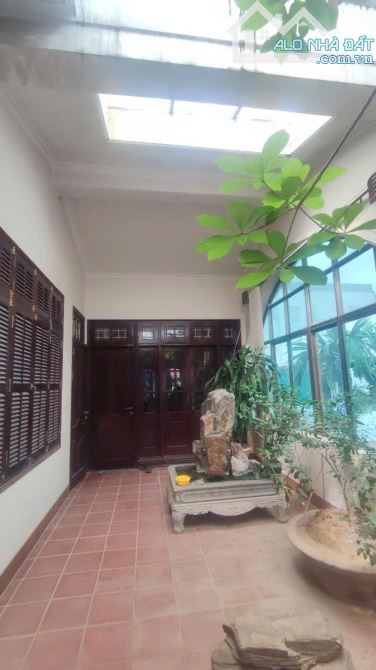 BÁN NHÀ PHỐ VÕNG THỊ, TÂY HỒ, NGÕ Ô TÔ TRÁNH, RẤT GẦN HỒ, DT 156M2 * MT 9.8M* GIÁ 36 TỶ - 9