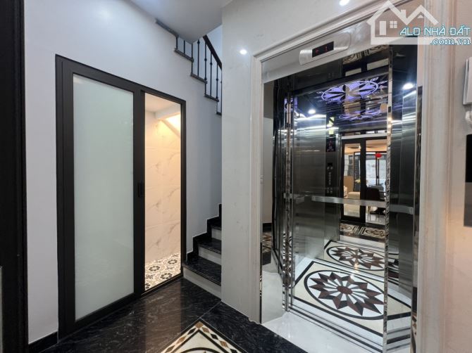 EM CẦN BÁN CĂN NHÀ VÙA HOÀN THIỆN TẠI BỒ ĐỀ - HỒNG TIẾN 55M ,6 TÀNG THANG MÁY HƠ 12 TỶ - 9