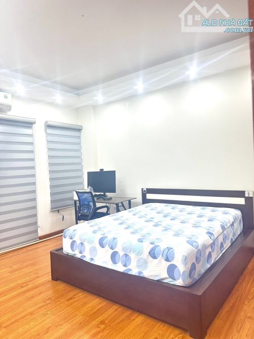 Bán nhà Yên Lạc 47/54m2, 5T, mt 4.5m lô góc, ngõ thông phân lô, oto vào nhà. Giá 15.6 tỷ