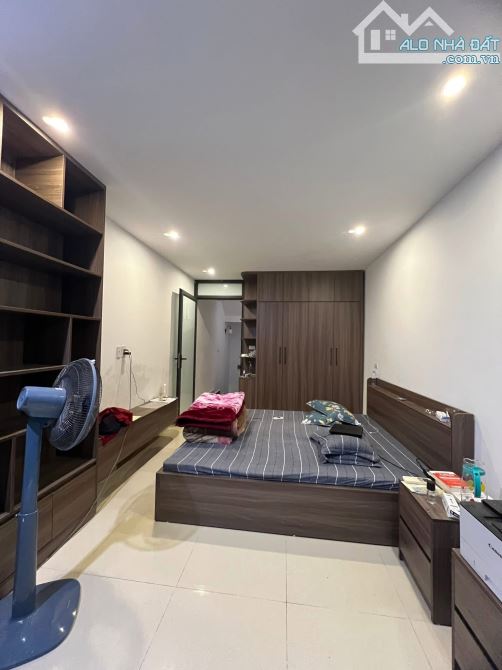 Bán nhà Hồng Mai 43m2, 4T, mt 3.4m oto đỗ cửa, ngõ thông kdoanh, 2 thoáng. Giá 13.85 tỷ - 9