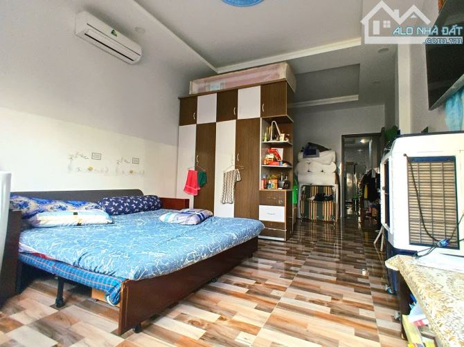 Nhà bán: đường Nguyễn Bá Tồng. Q Tân Bình. DTSD 72m2. 4 tầng. Giá 10,5 tỷ - 9