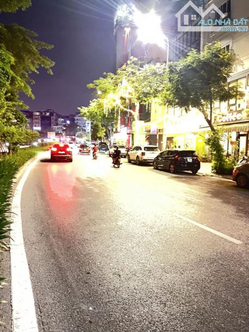 ⚜️ TÒA NHÀ VĂN PHÒNG MẶT PHỐ HOÀNG CẦU, ĐỐNG ĐA, 216M2 9T MT 11M, GIÁ ĐẦU TƯ 118 TỶ ⚜️