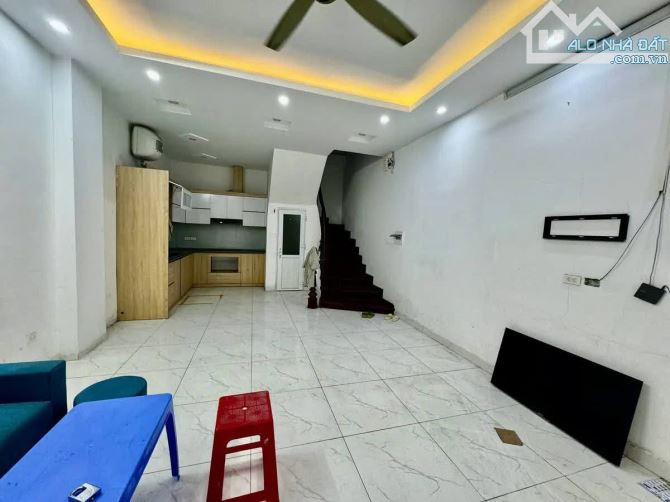 CẦN BÁN GẤP NHÀ, NGUYỄN  TRÃI Q,  THANH XUÂN DT: 40M2 8T MT: 4,5M GIÁ: 14,3 TỶ