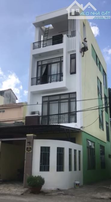Bán nhà 4 tầng 5x18m mặt tiền Tô Hiến Thành, thành phố Quảng Ngãi
