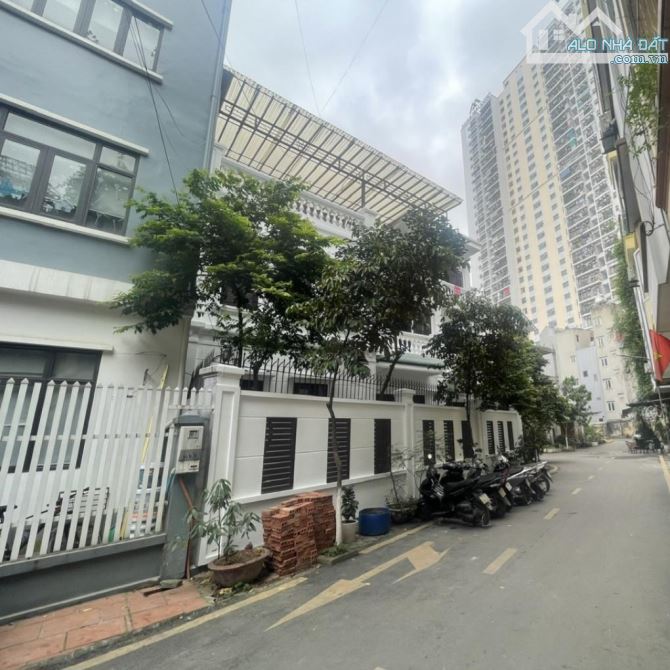 BÁN BIỆT THỰ LÔ GÓC – MẶT TIỀN KHỦNG 22M – 157M² – 32 TỶ – KĐT MỘ LAO