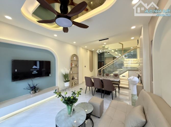 NHÀ NỞ HẬU NHẸ 44M² PHÚ NHUẬN - SCANDINAVIAN - 4 PN, 4 WC 7.9 Tỷ VNĐ (TL) Căn nhà 44m² (4x