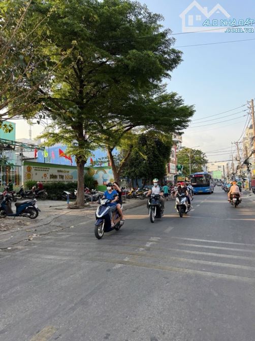 Nhỉnh 3 tỷ - Nhà đẹp 2 tầng - DTSD 72M2 - Hẻm Xe Hơi - Tên Lửa Mới - Bình Tân