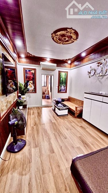 Bán nhà tập thể thành công tt đống đa fun nội thất xịn sò ô tô đỗ cầu thang thoáng trước s