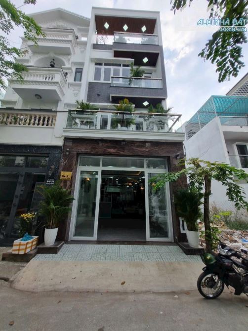 Bán nhà phố cao cấp khu Anh Tuần Huỳnh Tấn Phát, Nhà Bè, DT 5 x16m, 3 lầu,ST. Giá 8,5 tỷ