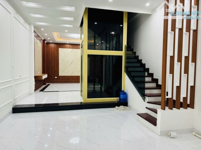 BÁN NHÀ MẶT PHỐ VŨ TÔNG PHAN, 4 TẦNG, MT HOA HẬU, 2 THOÁNG, ĐẮC ĐỊA, 65 M2, 25 TỶ