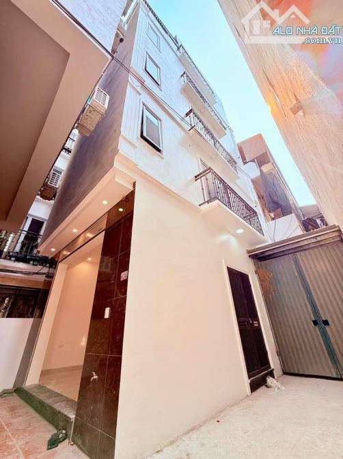 Nhà Đại Mỗ- lô góc- thang máy 45m² x 4 tầng – giá 7.9 tỷ