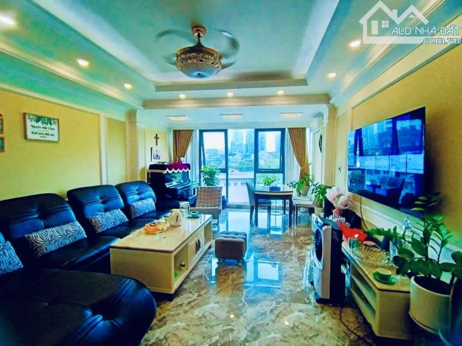 BÁN NHÀ TRUNG KÍNH  7 TẦNG THANG MÁY  VIEW TRIỆU ĐÔ