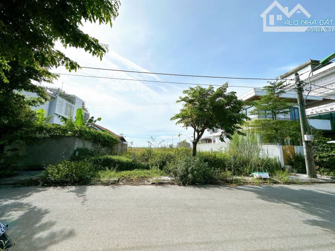 Bán đất 300m2 Khổ Biệt thự KQH Thủy Thanh, View công viên thoáng mát, cạnh trường FPT