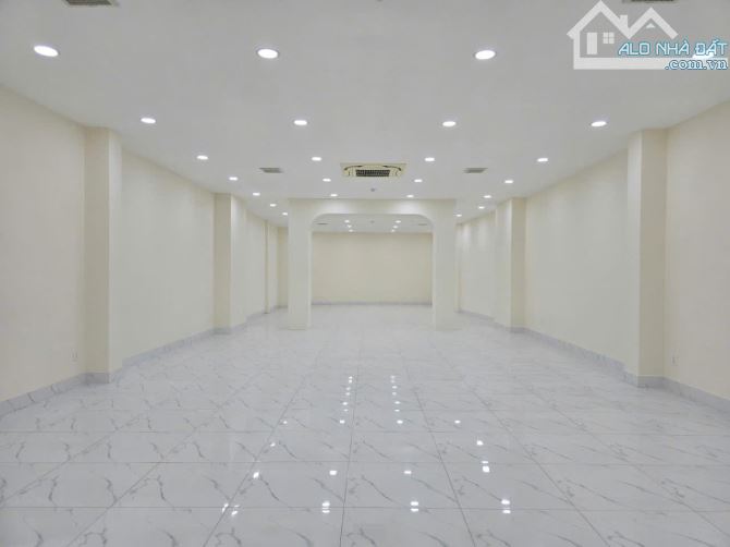 CHO THUÊ NHÀ 7TẦNG MẶT TIỀN CÁCH MẠNG THÁNG 8 SÁT HÒA HƯNG-HÀ ĐÔ-VÒNG XOAY DÂN CHỦ 140TR