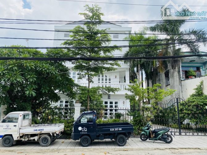 BÁN BIỆT THỰ 4 TẦNG -NAM CAO, TÂN PHÚ THỦ ĐỨC -DT : 1700M2 -GIÁ 55 TỶ