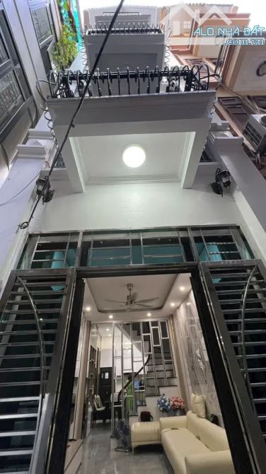 Siêu Phẩm Minh Khai, Gần Phố, Ngõ Nông, Lô góc, 42m2, 5PN, Full Đồ ở luôn, Giá đẹp hơn nhà