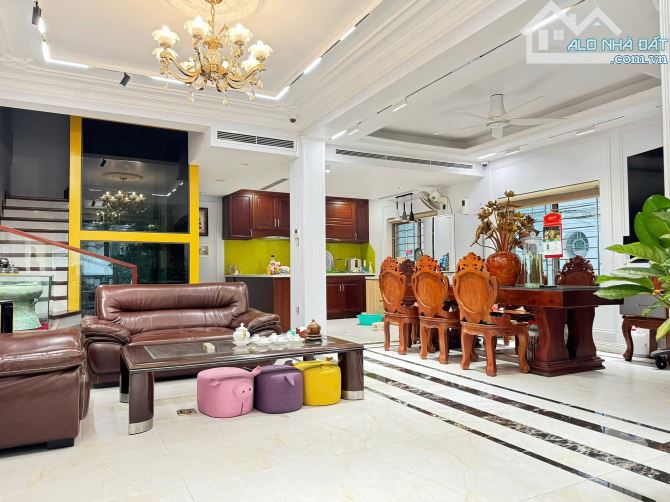 NGOẠI GIAO ĐOÀN - BIỆT THỰ SÂN VƯỜN 25.8 Tỷ - 106M LÔ GÓC - 6T - THANG MÁY - HẦM Ô TÔ