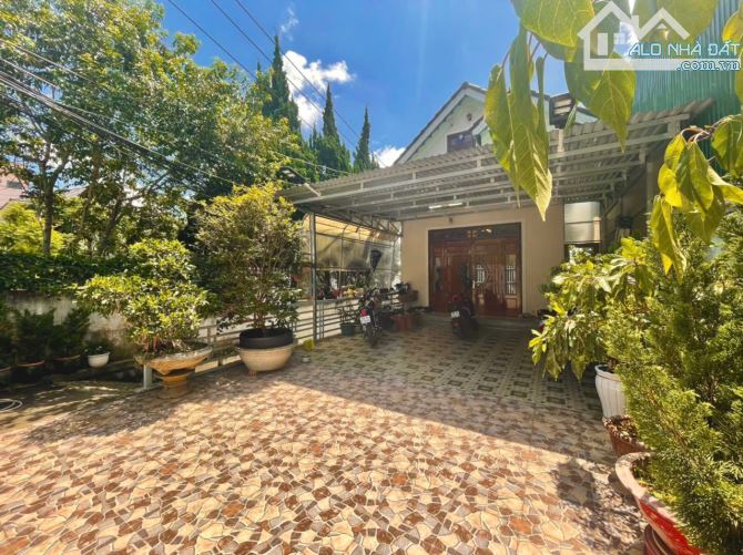 Bán villa sân vườn phường 9 đà lạt 13,5 tỷ khu dân trí cao nhiều villa biệt thự