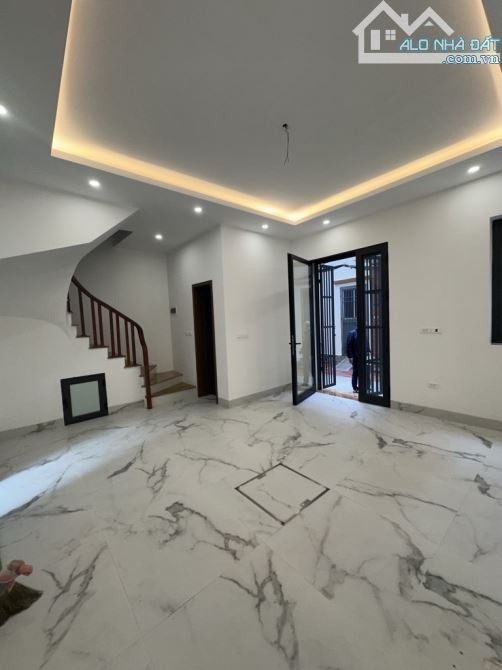 Bán nhà đường Láng, DT 63m2 x 5T, MT 5m, nhà mới, đẹp mê li, vị trí trung tâm, giá 11 tỷ 9