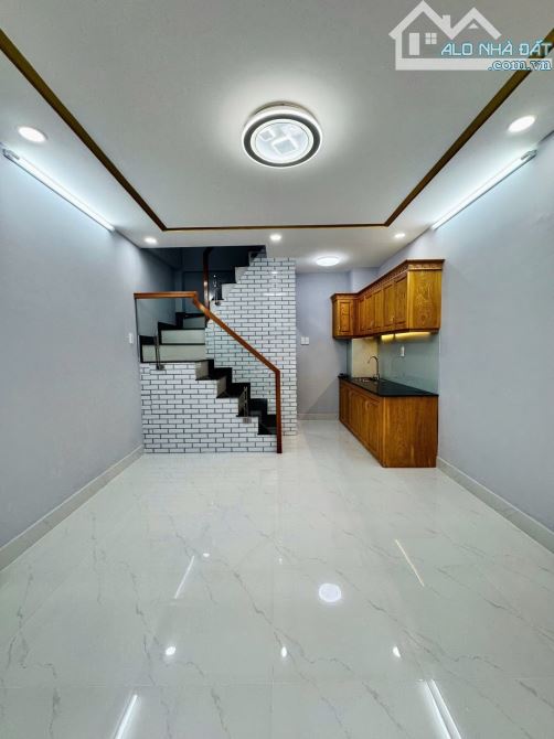 Khu Vip Đồng Nai. Q10. Nhà đẹp 4 tầng. 3PN. 4WC. ST. Sổ hoàn công đủ. Chỉ 6.2 tỷ