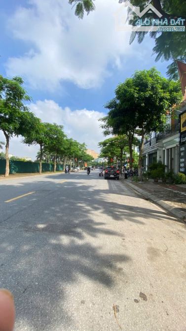 Bán đất phân lô ô tô tránh, vỉa hè rộng – Long Biên – 75m2, MT 5,5m, chỉ hơn 12 tỷ”