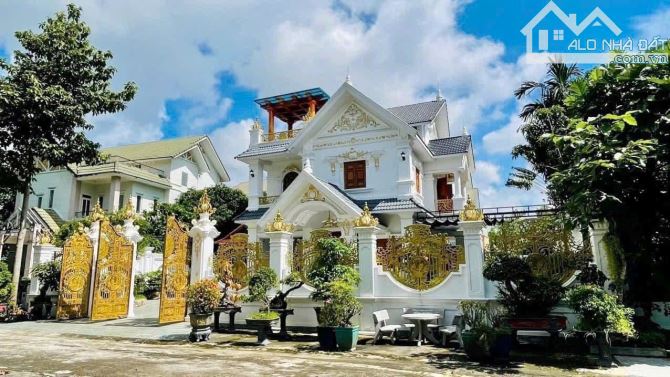 BIỆT THỰ CAO CẤP: 500m2 full thổ cư, full nội thất.