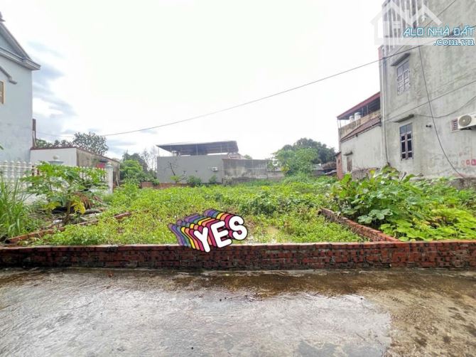 NHÀ CỰC ĐẸP ,CÒN RẤT MỚI -NHÀ XÂY PHÂN LÔ -NGÕ NÔNG,RỘNG -THÔNG CÁC NGẢ - MT :5M -GIÁ :6 T