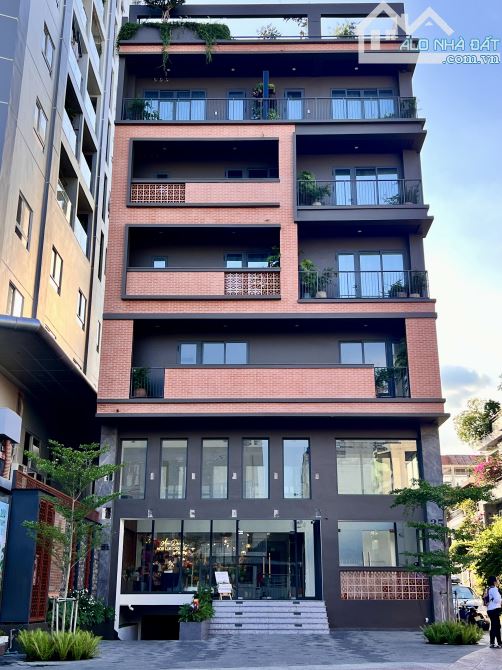 Bán nhanh giá tốt building 7 tầng mặt tiền Quận 1 - HĐT 200 triệu/tháng, 85 tỷ TL