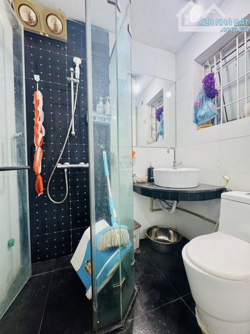 NGÔ QUYỀN HÀ ĐÔNG 1 NHÀ RA PHỐ SIÊU ĐẸP OTO ĐÔC CỬA 5 TẦNG 30M MT4,3M 8,3 TỶ