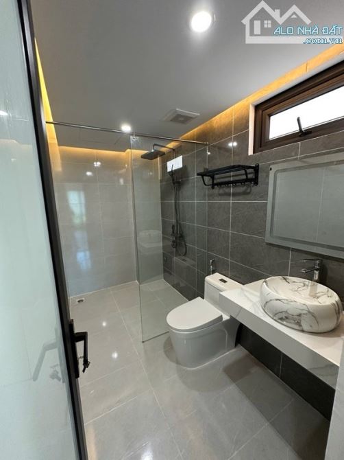 Bán nhà phố ngô gia tự 6 tầng thang máy lô góc ôto cất trong nhà