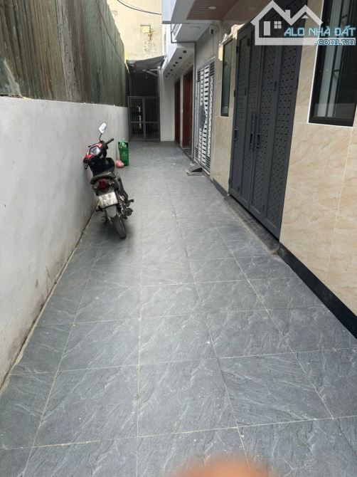 Bán nhà Văn Hội, 31m2 ,mặt tiền 5m, lô góc, 5.58 tỷ ,khung bê tông chịu lực mới tinh