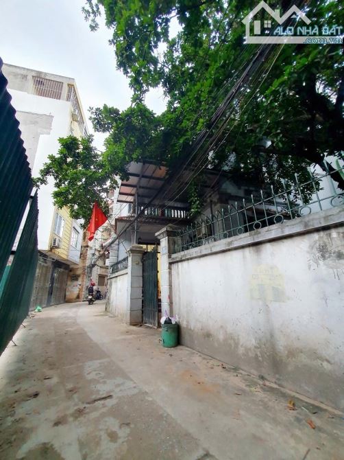 BÁN ĐẤT TẶNG NHÀ MẶT NGÕ Ô TÔ GẦN MP XUÂN ĐỈNH TỪ LIÊM 140M2 MT 17M 24 TỶ XÂY TÒA CỰC ĐẸP
