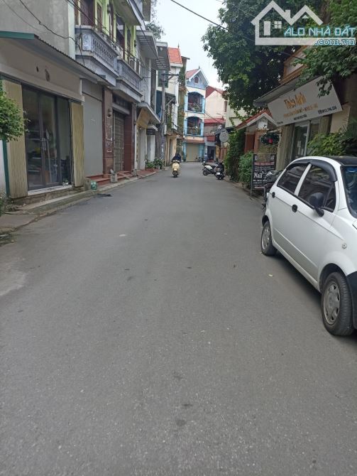 BÁN GẤP NHÀ CẤP 4 GIA LÂM - YÊN VIÊN - Ô TÔ TRÁNH - KINH DOANH - DT 125M - MT 5.5M