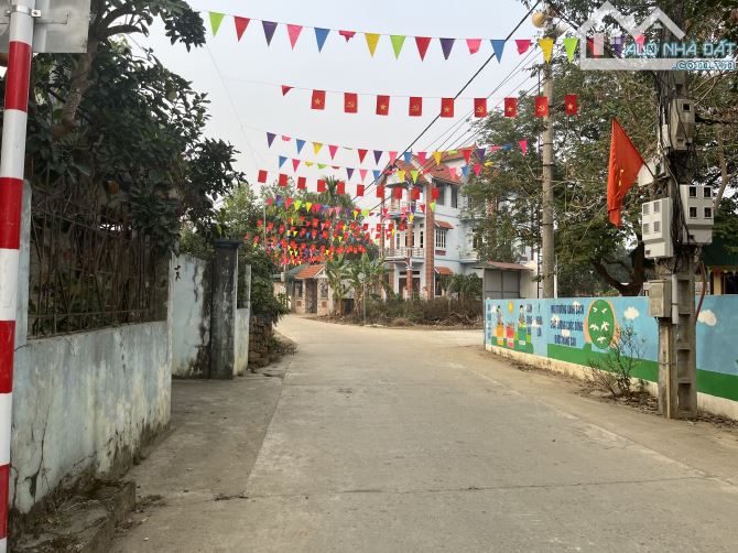 1.	125m đất mặt trục chính Thôn 5 Phú Cát – Gần nhà máy in tiền, sinh lời ngay