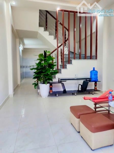 Bán nhà 2 tầng ngõ Vũ Hựu gần hồ sượt