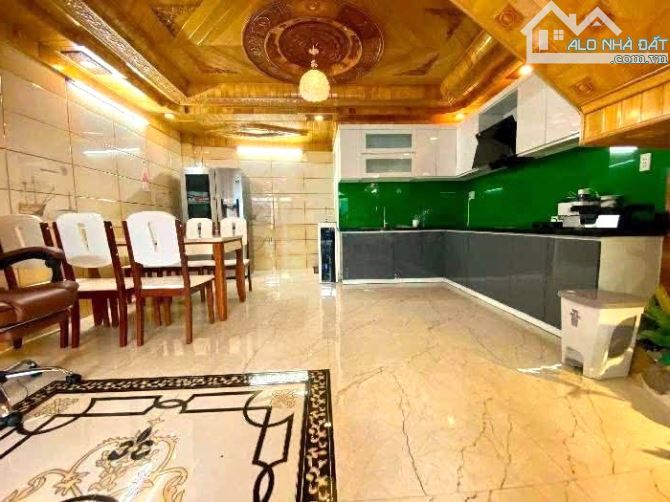 Giảm còn 8 tỷ, 3 Tầng, mặt tiền lớn  9m- Bình Trưng, Thue Đức