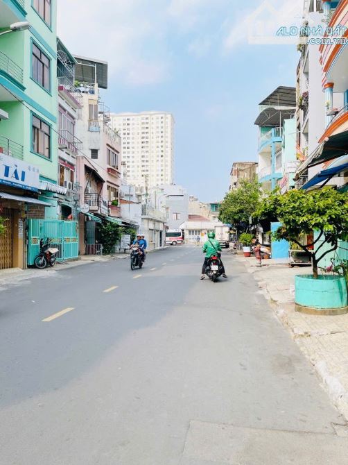 Bán nhà mặt tiền Tân Phước Quận 11 đúc 4 tầng 5PN 114m2 ngang 5.4m chỉ 19 tỷ TL