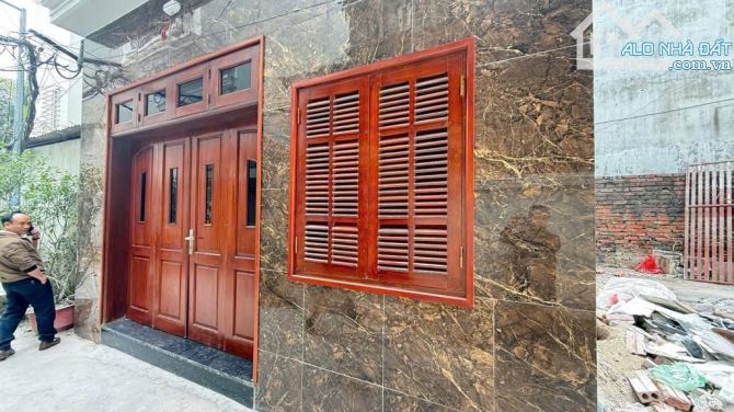BÁN NHÀ PHẠM VĂN ĐỒNG 5 TẦNG NGÕ NÔNG Ô TÔ TRÁNH. Tc 8tỷ