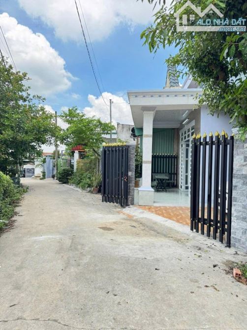 BÁN NHÀ CẤP 4 p ĐỊNH HOÀ: 140m2 có 3 p ngủ