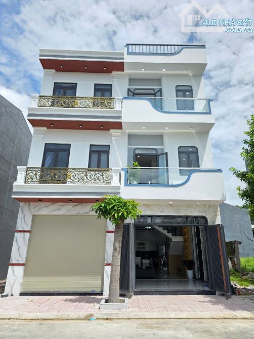 Bán nhà Full nội thất gần ngã tư Bình Chuẩn 300m, Tp.Thuận An chỉ 4,2 tỷ TL M6928
