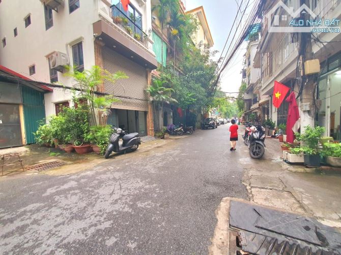 BÁN NHÀ PHÂN LÔ PHỐ ĐỘI CẤN BA ĐÌNH  25 TỶ DT 100M2 MT 5M 4T 3 MẶT THOÁNG Ô TÔ KINH DOANH