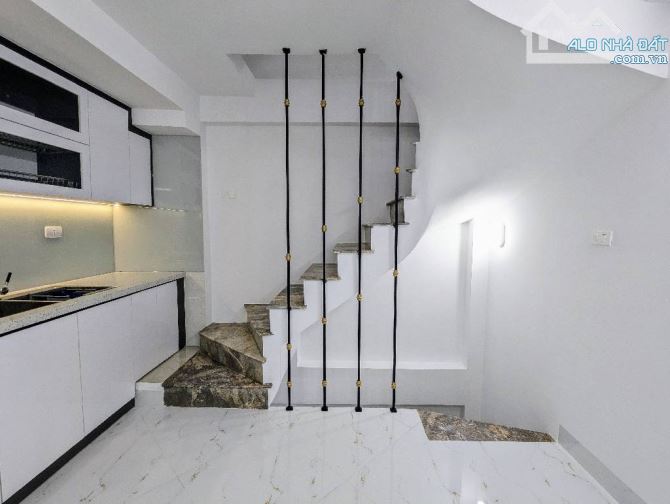 TRUNG TÂM ĐỐNG ĐA - TẦM TIỀN NHIỀU KHÁCH - CÁCH PHỐ 80M - LÔ GÓC 3 THOÁNG VĨNH VIỄN