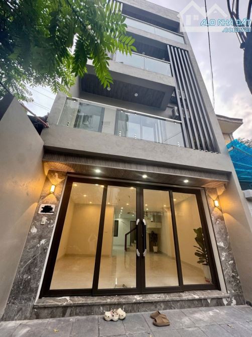 Bán nhà 5 tầng thang máy, 82m² – cách ô tô đúng 1 nhà – thẳng phố – về ở ngay 82m2 giá