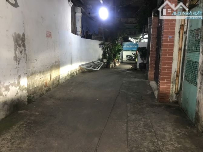 81Q3 – Bán nhà CMT8 Ph.9 Quận 3, 29m2 ngang 4.6m SHR, đang cho thuê 11tr/th, CHỈ 3.8 tỷ TL