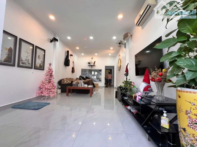 Villa MT 140m2, rộng 5.5m nở hậu 6m, 1 đời chủ, 0772 727 550