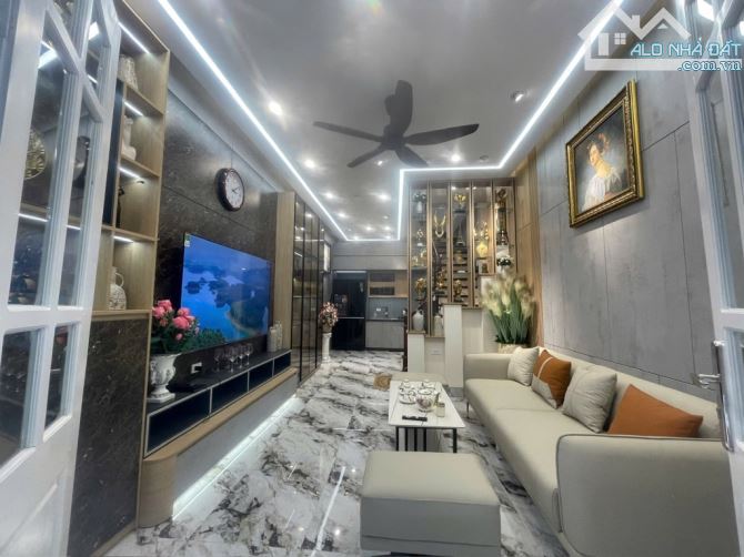 NHÀ ĐẸP KHU VỰC TÂN MAI -  FULL NỘI THẤT -  1 NHÀ RA MẶT NGÕ Ô TÔ TRÁNH